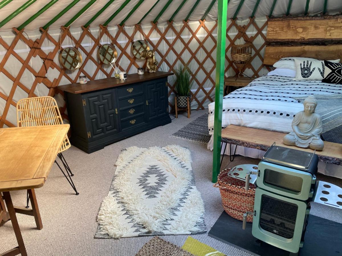 O Dan Y Coed Luxury Yurt With Hot Tub Hotel Chwilog Kültér fotó