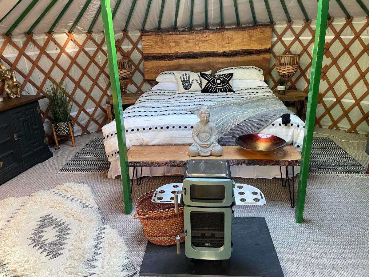O Dan Y Coed Luxury Yurt With Hot Tub Hotel Chwilog Kültér fotó