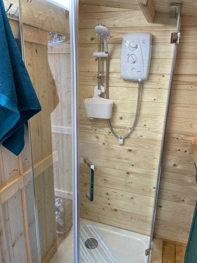 O Dan Y Coed Luxury Yurt With Hot Tub Hotel Chwilog Kültér fotó