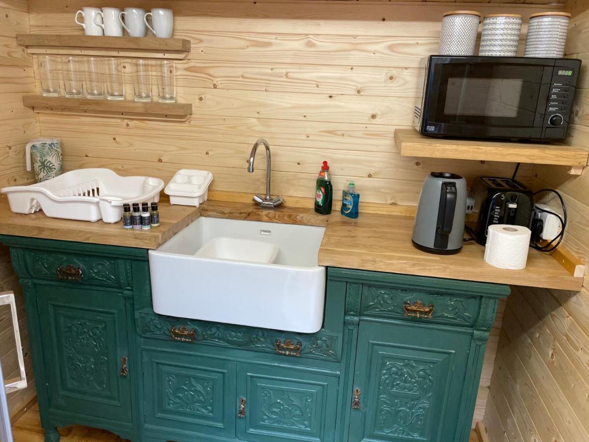 O Dan Y Coed Luxury Yurt With Hot Tub Hotel Chwilog Kültér fotó