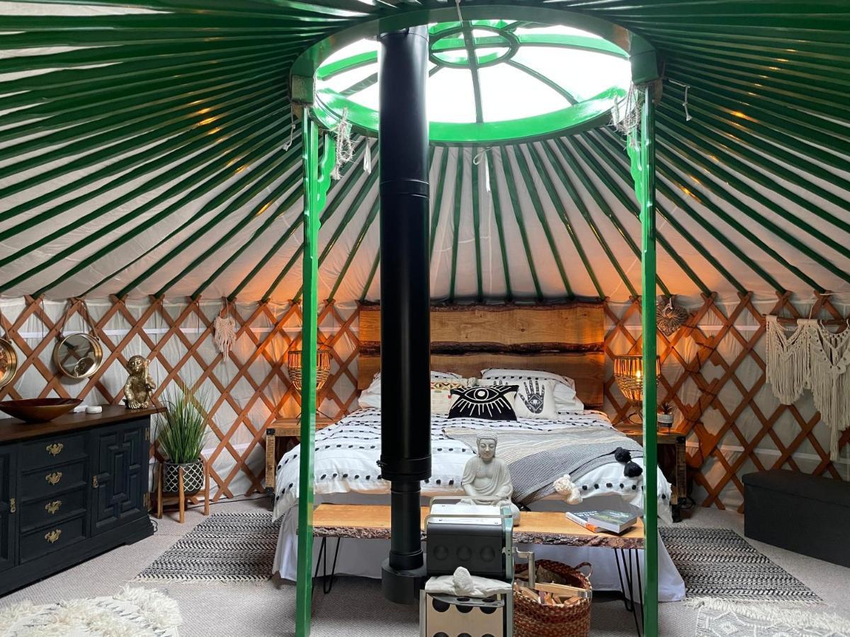 O Dan Y Coed Luxury Yurt With Hot Tub Hotel Chwilog Kültér fotó