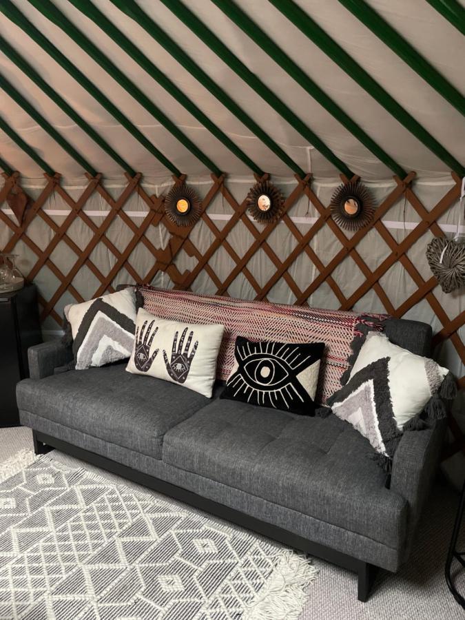 O Dan Y Coed Luxury Yurt With Hot Tub Hotel Chwilog Kültér fotó